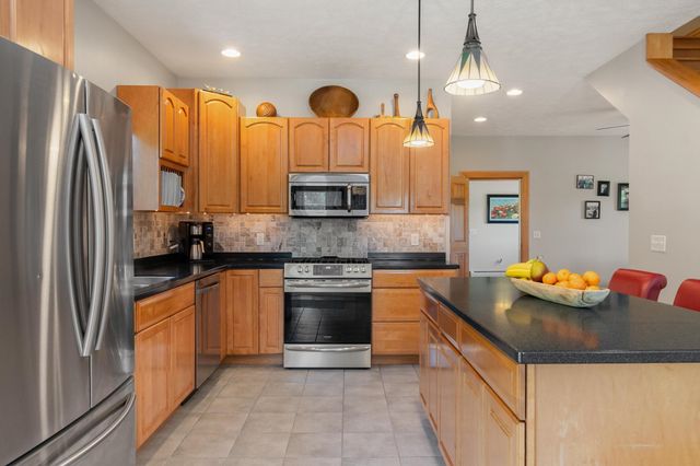 15 Rockledge Road, Milton, VT 05468