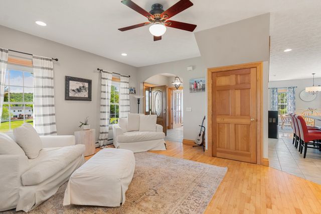 15 Rockledge Road, Milton, VT 05468