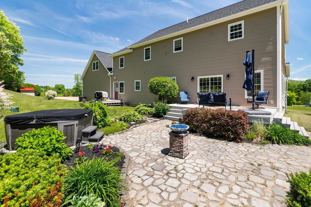 15 Rockledge Road, Milton, VT 05468