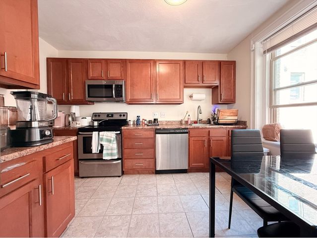 28 Ransom Rd 8, Boston, MA 02135