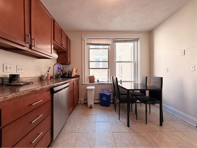 28 Ransom Rd 8, Boston, MA 02135