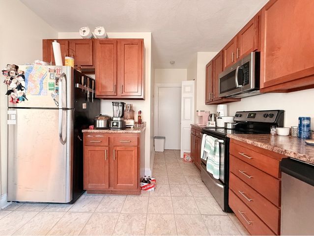 28 Ransom Rd 8, Boston, MA 02135