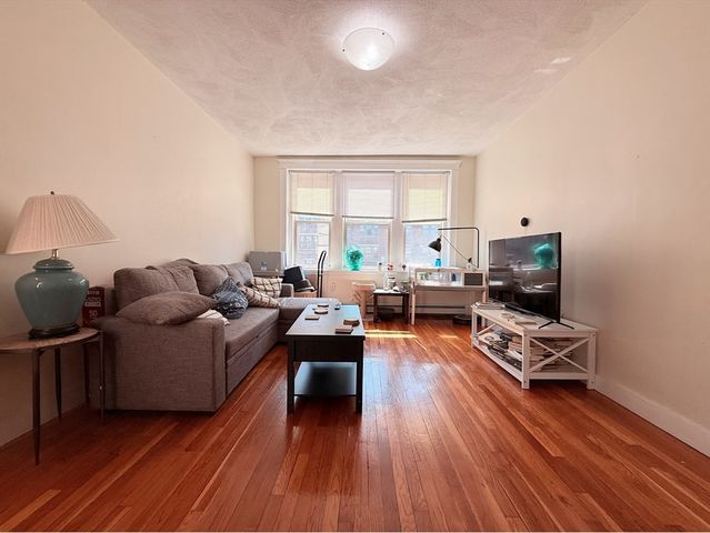 28 Ransom Rd 8, Boston, MA 02135