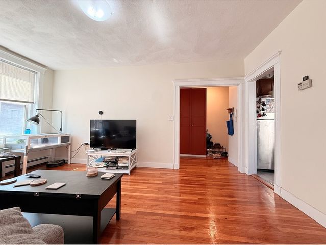 28 Ransom Rd 8, Boston, MA 02135