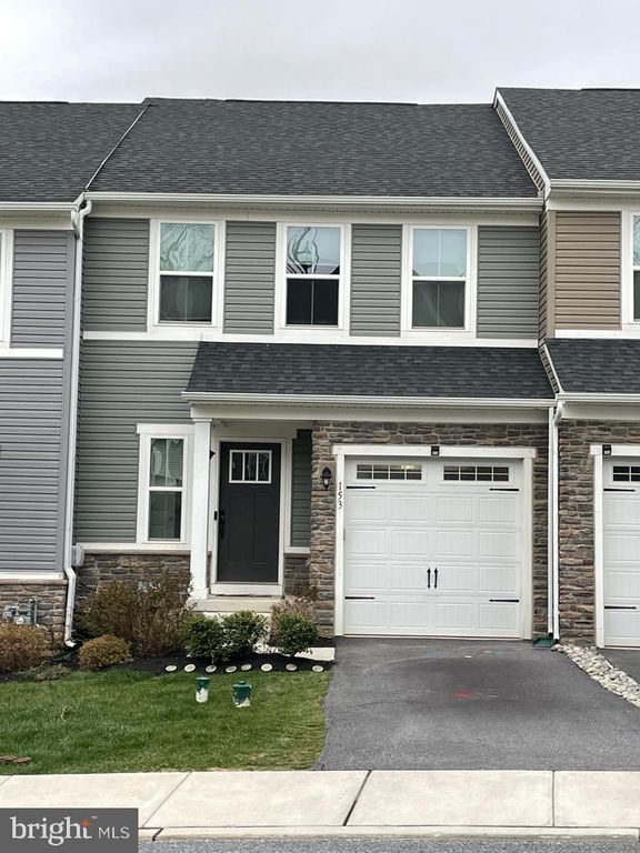 153 MULBERRY DR, Malvern, PA 19355