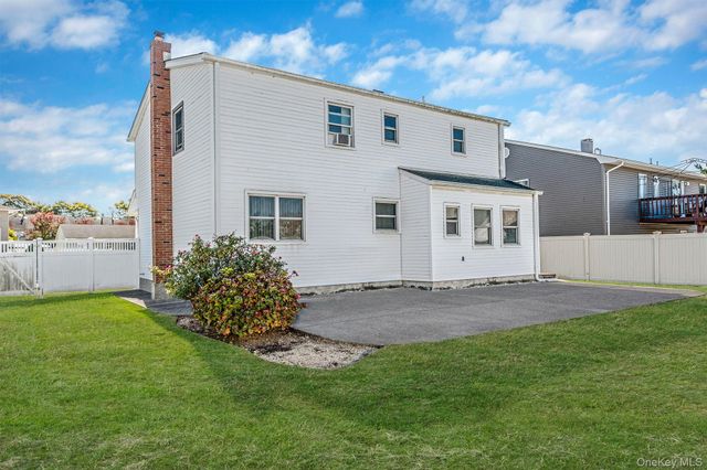 2595 Castle Court, North Bellmore, NY 11710