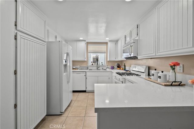 26806 Claudette Street 323, Canyon Country, CA 91351