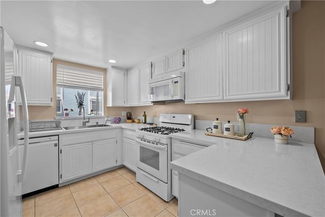 26806 Claudette Street 323, Canyon Country, CA 91351