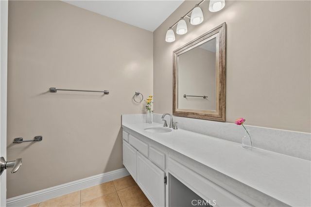 26806 Claudette Street 323, Canyon Country, CA 91351