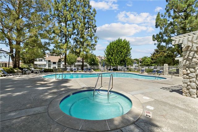 26806 Claudette Street 323, Canyon Country, CA 91351