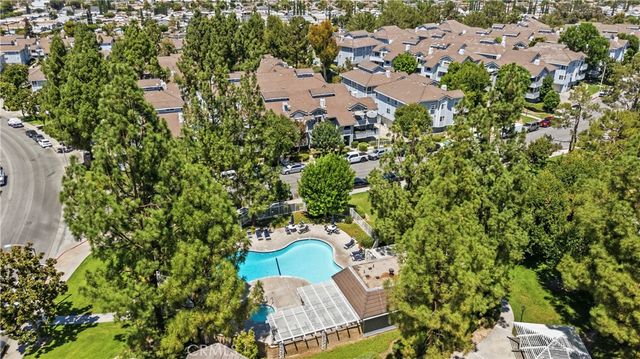 26806 Claudette Street 323, Canyon Country, CA 91351