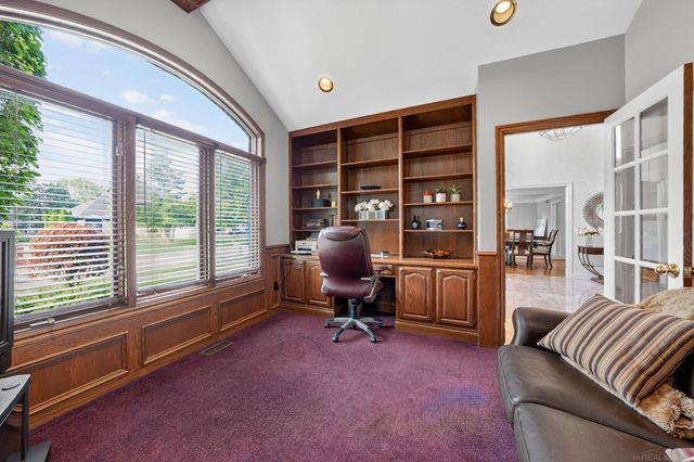 8893 Chestnut Run Drive, Shelby Twp, MI 48317