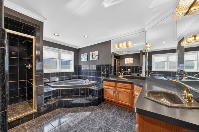 8893 Chestnut Run Drive, Shelby Twp, MI 48317
