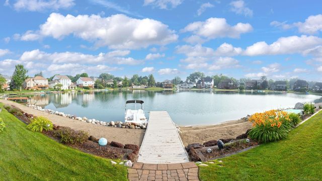 8893 Chestnut Run Drive, Shelby Twp, MI 48317