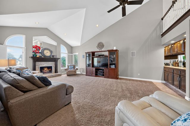 8893 Chestnut Run Drive, Shelby Twp, MI 48317