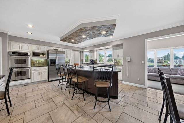 8893 Chestnut Run Drive, Shelby Twp, MI 48317