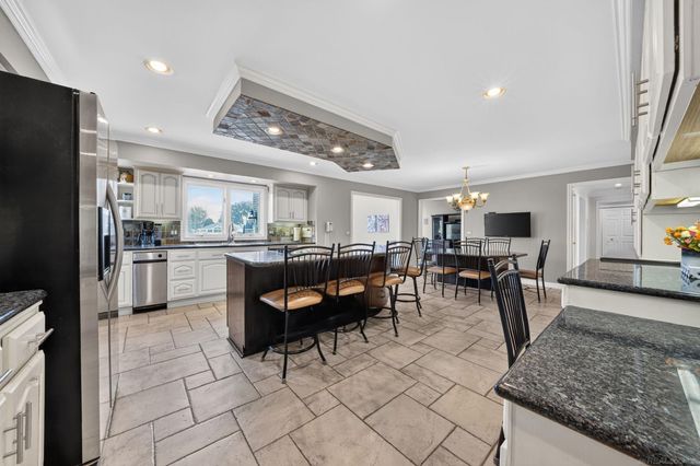 8893 Chestnut Run Drive, Shelby Twp, MI 48317