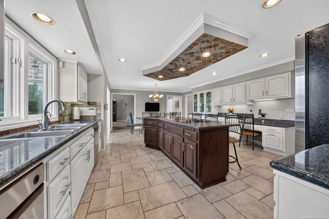 8893 Chestnut Run Drive, Shelby Twp, MI 48317