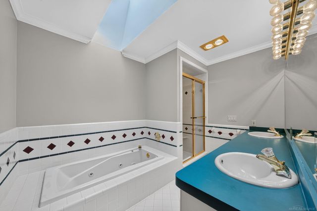 8893 Chestnut Run Drive, Shelby Twp, MI 48317