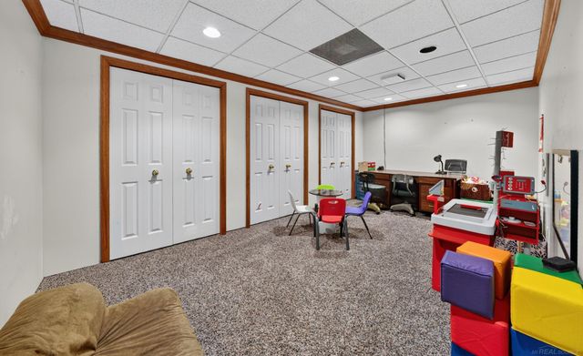 8893 Chestnut Run Drive, Shelby Twp, MI 48317