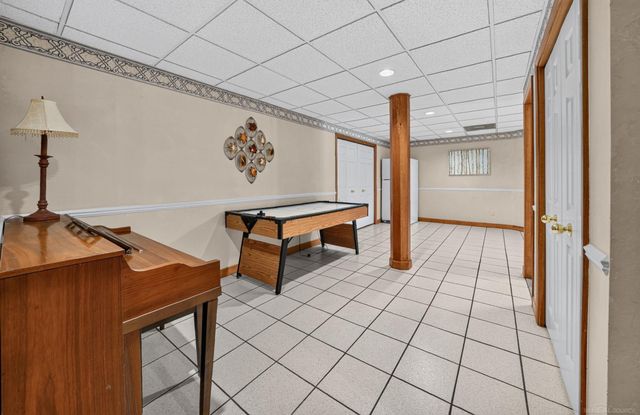 8893 Chestnut Run Drive, Shelby Twp, MI 48317