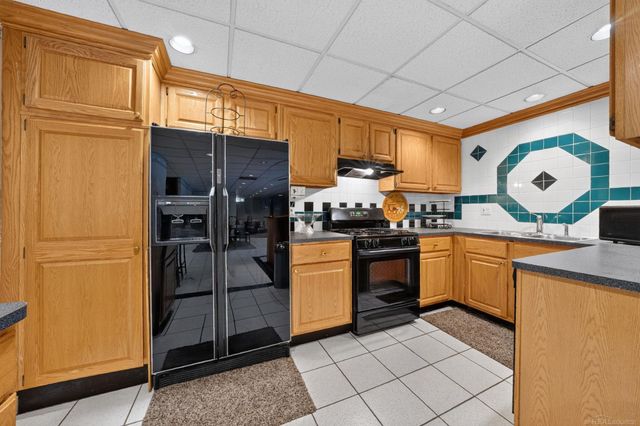 8893 Chestnut Run Drive, Shelby Twp, MI 48317