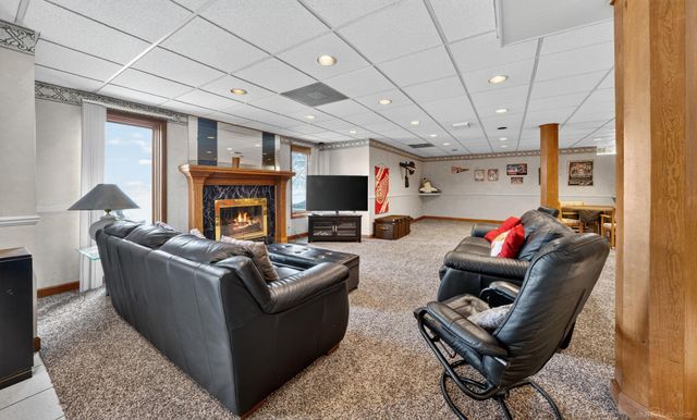8893 Chestnut Run Drive, Shelby Twp, MI 48317