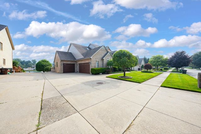 8893 Chestnut Run Drive, Shelby Twp, MI 48317