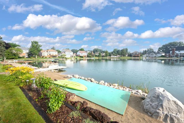 8893 Chestnut Run Drive, Shelby Twp, MI 48317