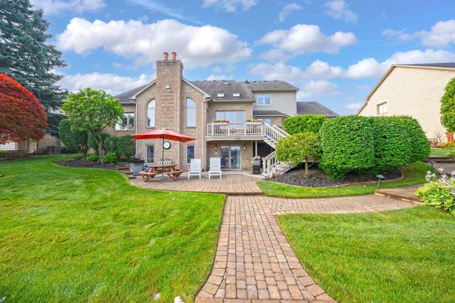 8893 Chestnut Run Drive, Shelby Twp, MI 48317