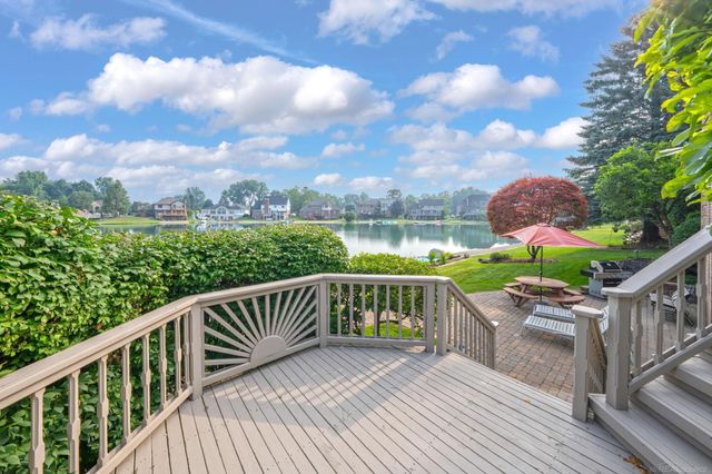 8893 Chestnut Run Drive, Shelby Twp, MI 48317