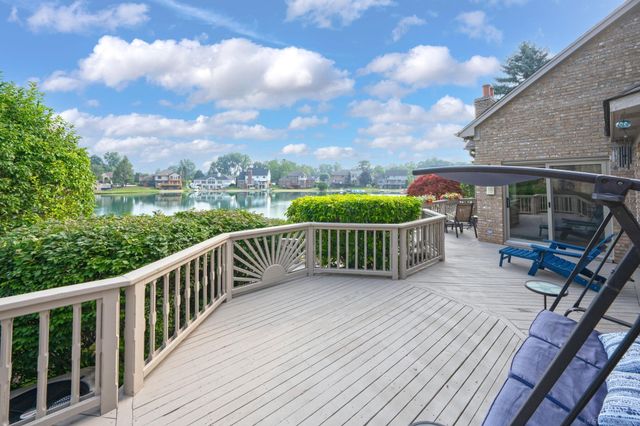 8893 Chestnut Run Drive, Shelby Twp, MI 48317