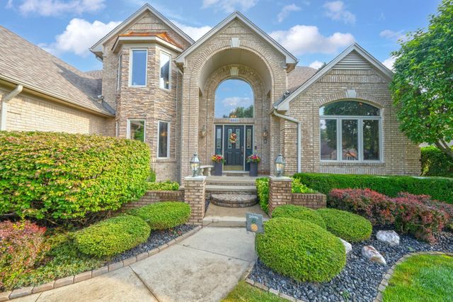 8893 Chestnut Run Drive, Shelby Twp, MI 48317