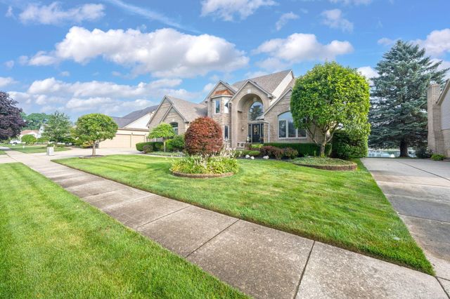 8893 Chestnut Run Drive, Shelby Twp, MI 48317