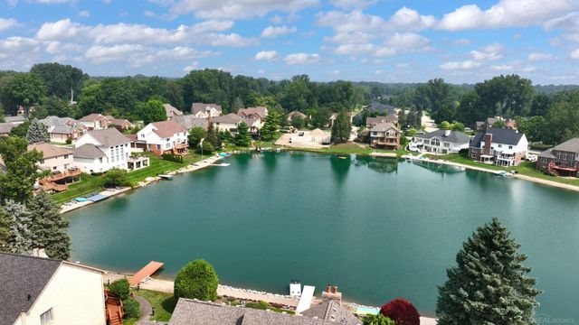 8893 Chestnut Run Drive, Shelby Twp, MI 48317