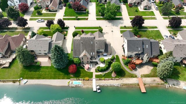 8893 Chestnut Run Drive, Shelby Twp, MI 48317