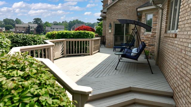 8893 Chestnut Run Drive, Shelby Twp, MI 48317
