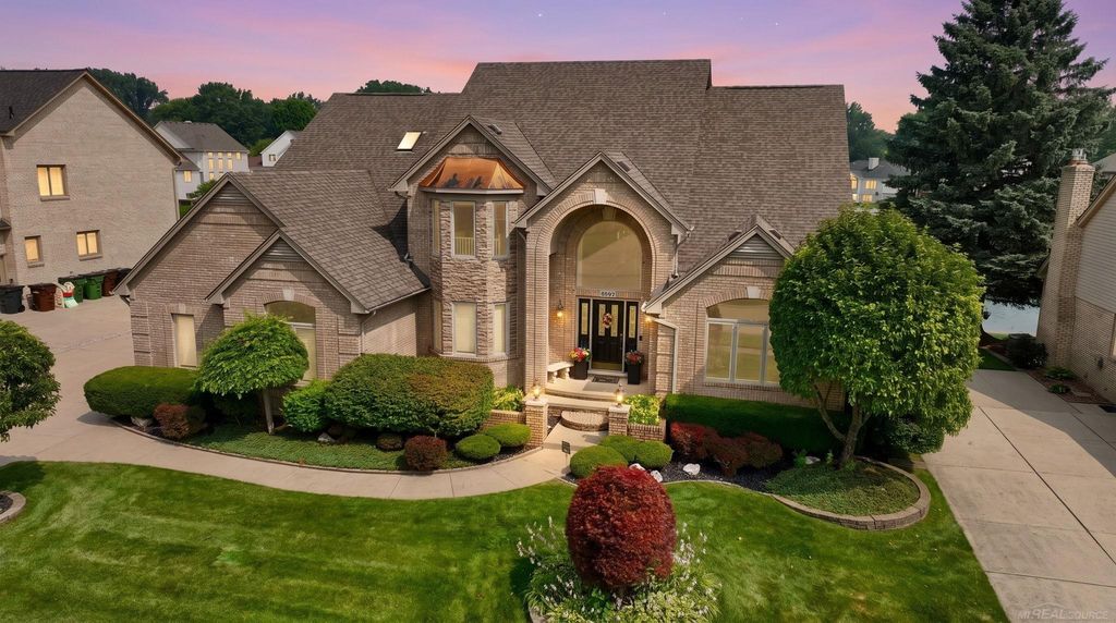 8893 Chestnut Run Drive, Shelby Twp, MI 48317