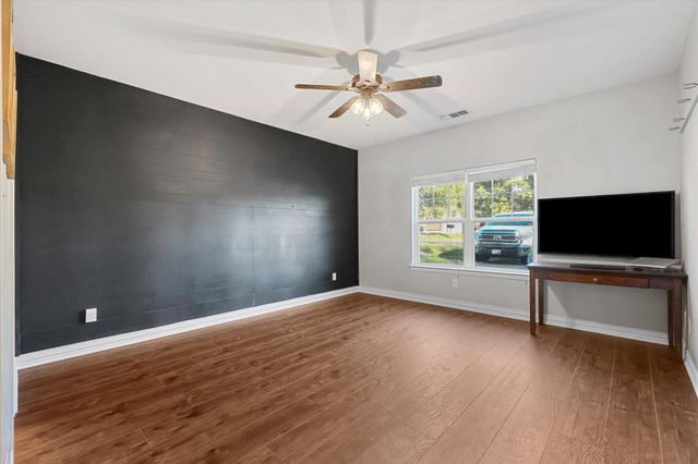 1185 E Jefferson Street, Van Alstyne, TX 75495