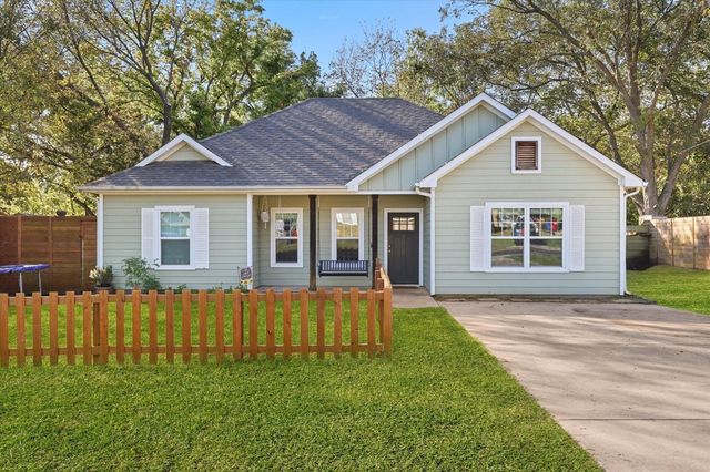 1185 E Jefferson Street, Van Alstyne, TX 75495
