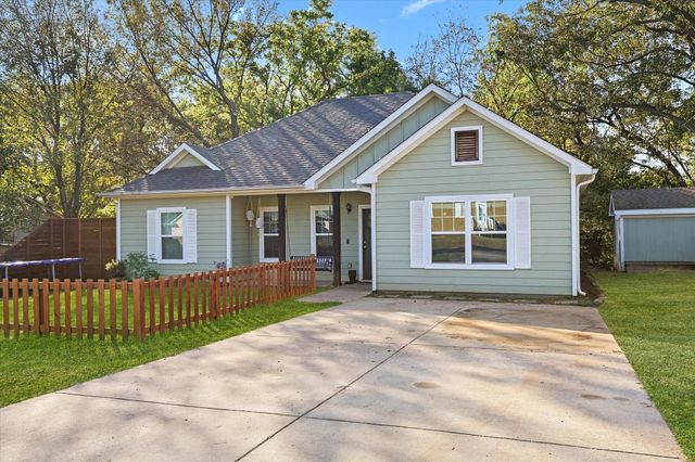 1185 E Jefferson Street, Van Alstyne, TX 75495