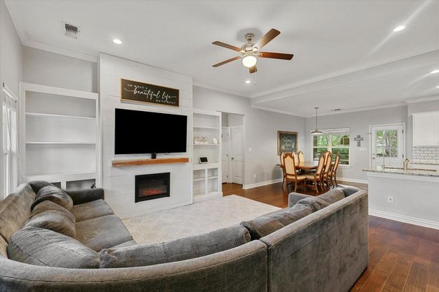1185 E Jefferson Street, Van Alstyne, TX 75495
