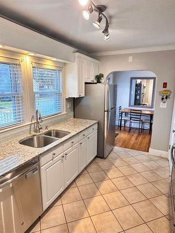 17 Walton Road, Plaistow, NH 03865