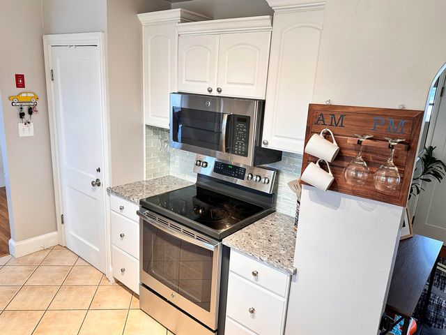 17 Walton Road, Plaistow, NH 03865