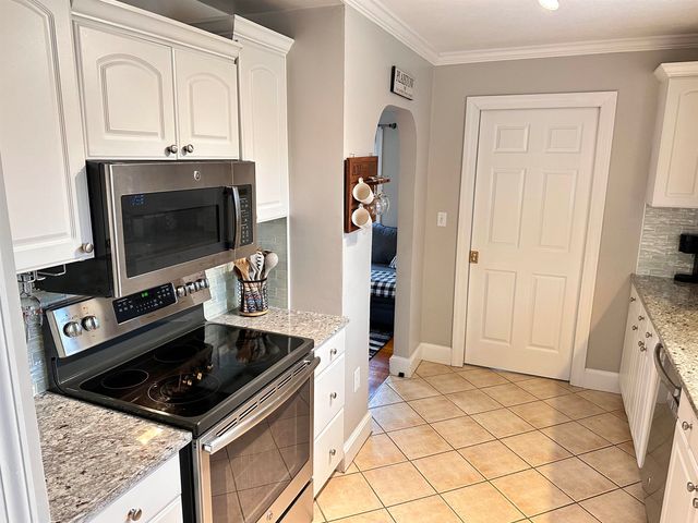 17 Walton Road, Plaistow, NH 03865