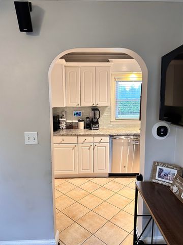 17 Walton Road, Plaistow, NH 03865