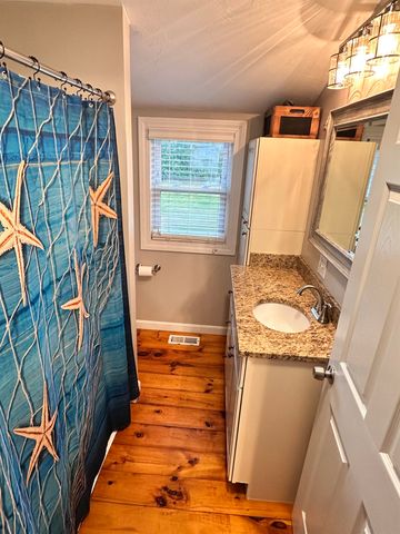 17 Walton Road, Plaistow, NH 03865