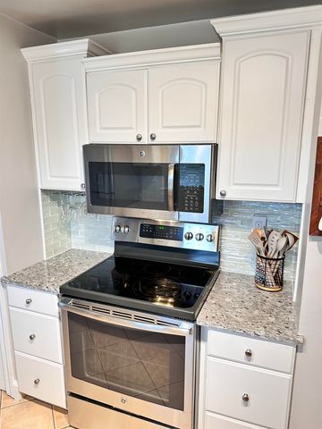 17 Walton Road, Plaistow, NH 03865