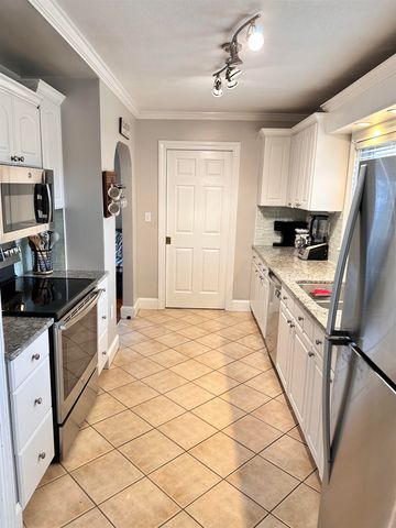 17 Walton Road, Plaistow, NH 03865