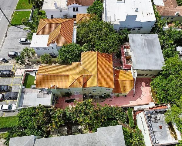 2822 Pine Tree Dr, Miami Beach, FL 33140